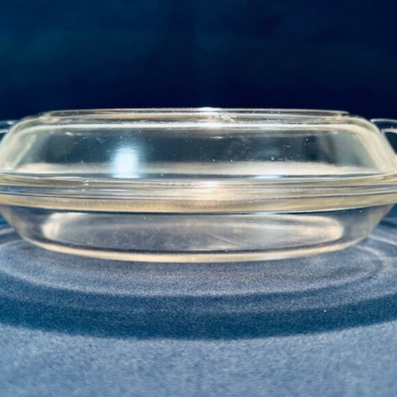 Antique Pyrex Small Oval Covered Casserole 1.5 Quart - First Back stamp Logo - Picture 1 of 13